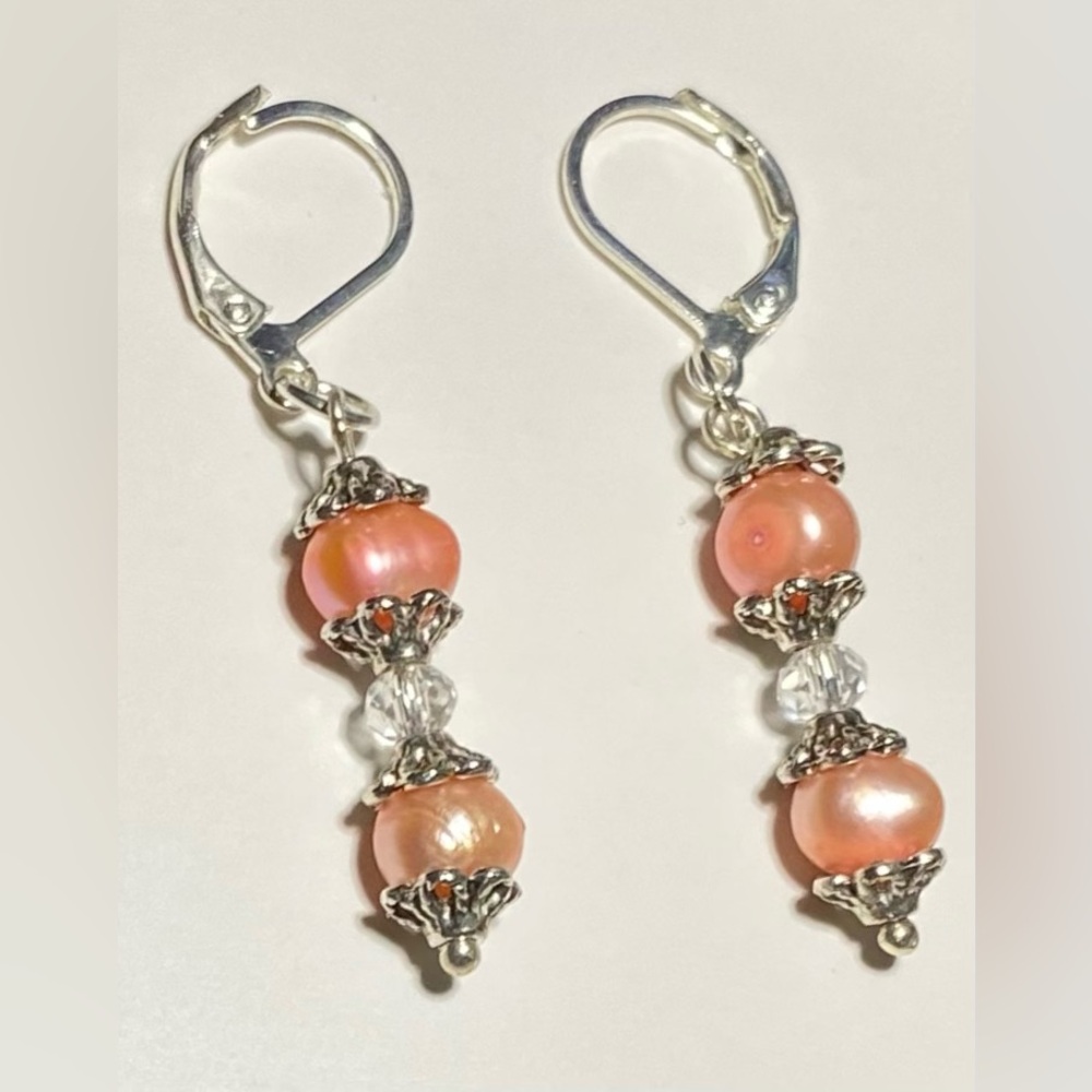 -NEW Pink freshwater Cultured Pearl earrings